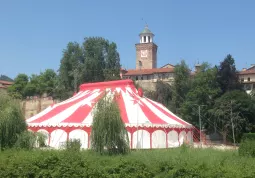 chapieteau Festival piazza ai bastioni